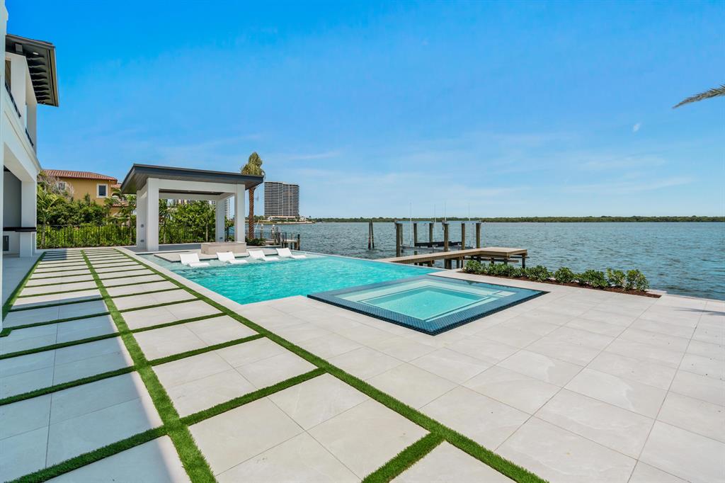 YACHT CLUB - Residential