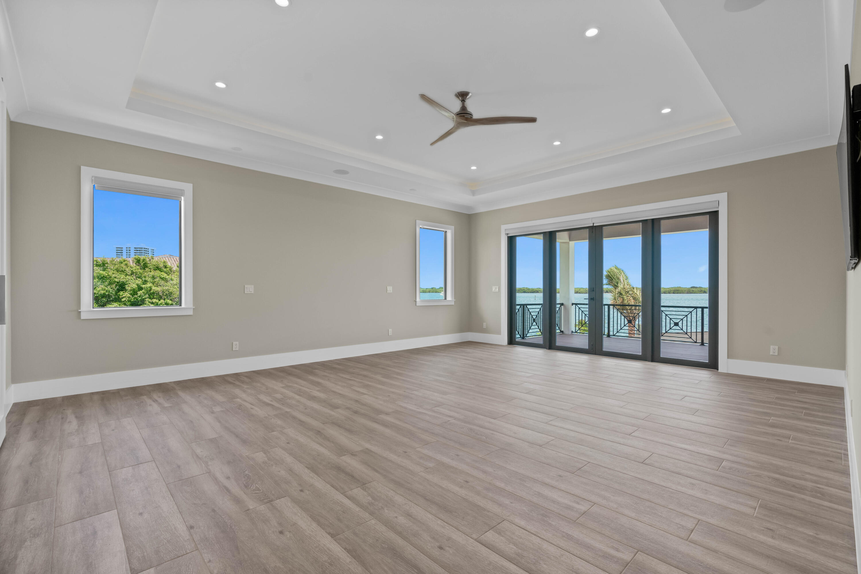 YACHT CLUB - Residential