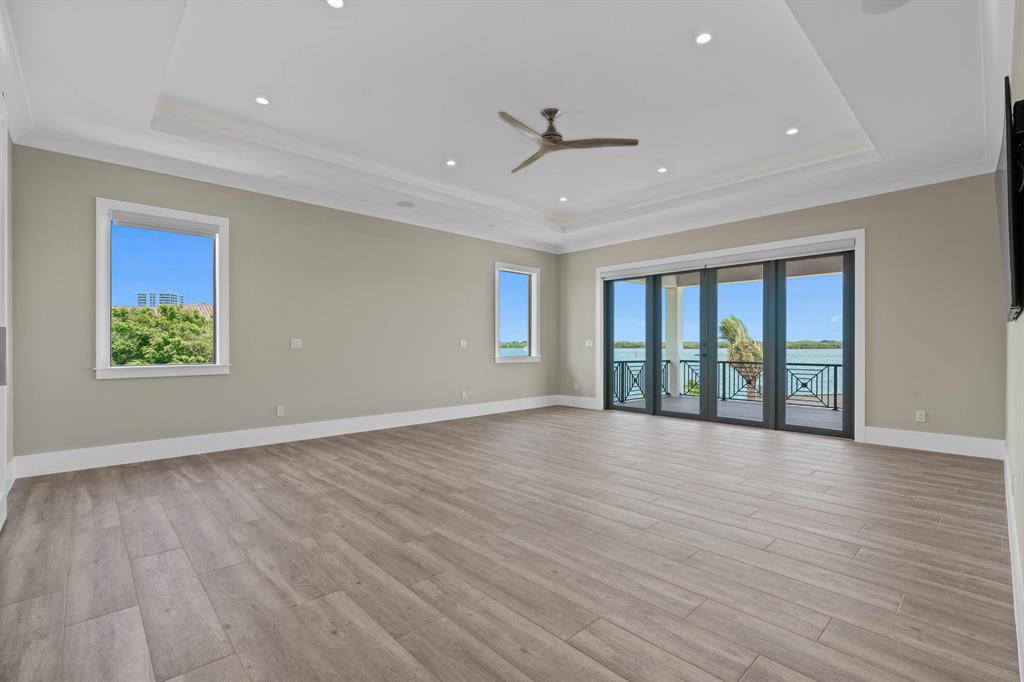 YACHT CLUB - Residential