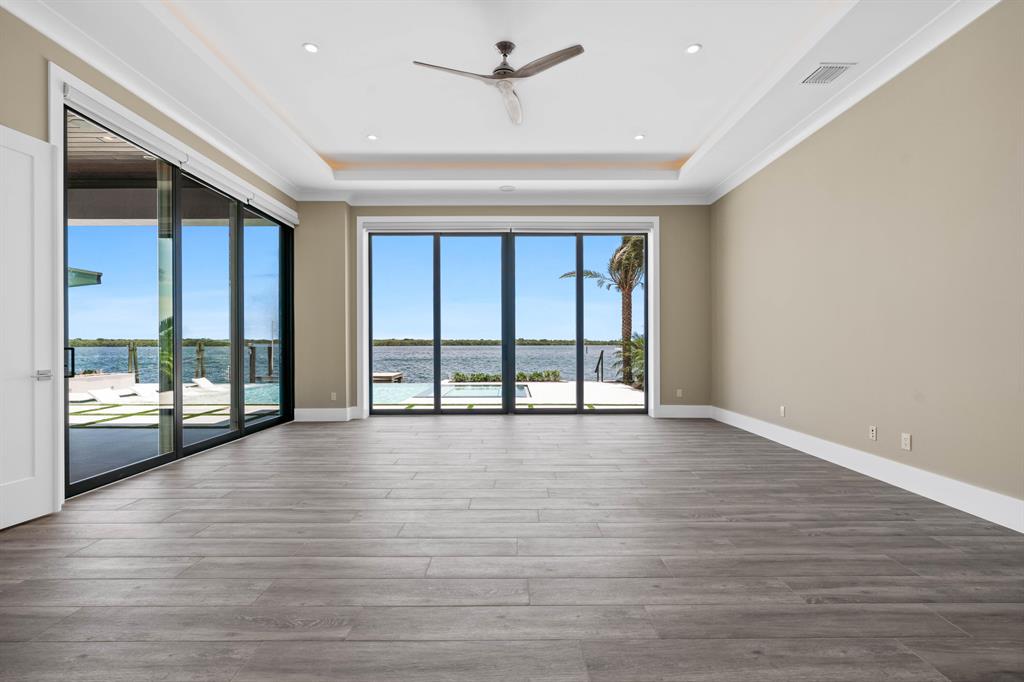 YACHT CLUB - Residential