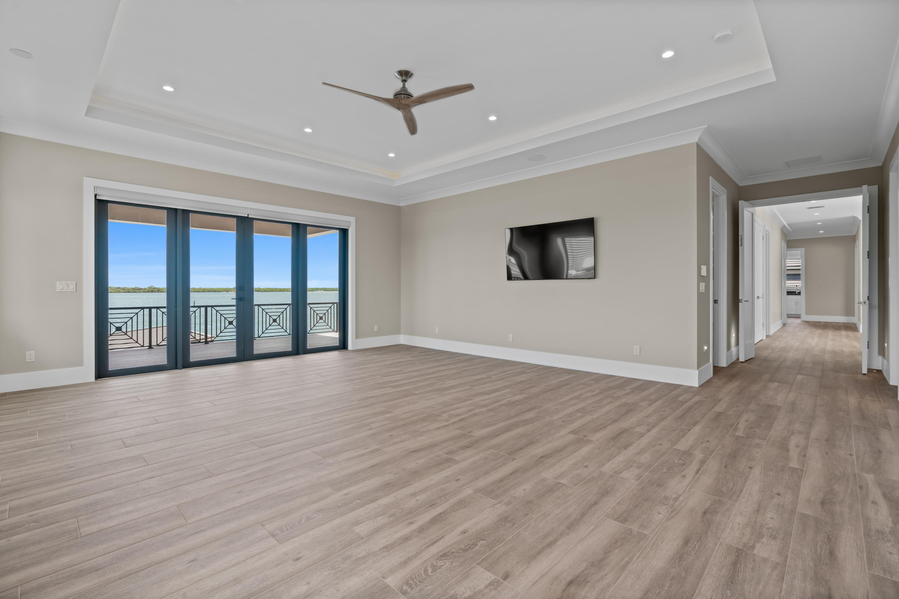 YACHT CLUB - Residential