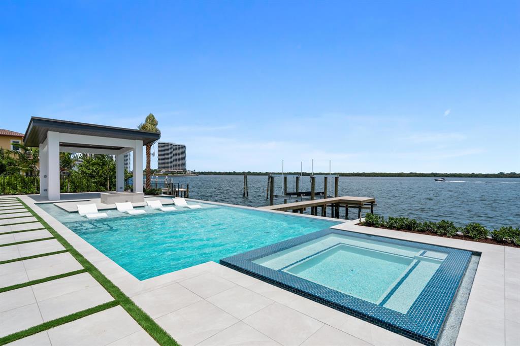 YACHT CLUB - Residential