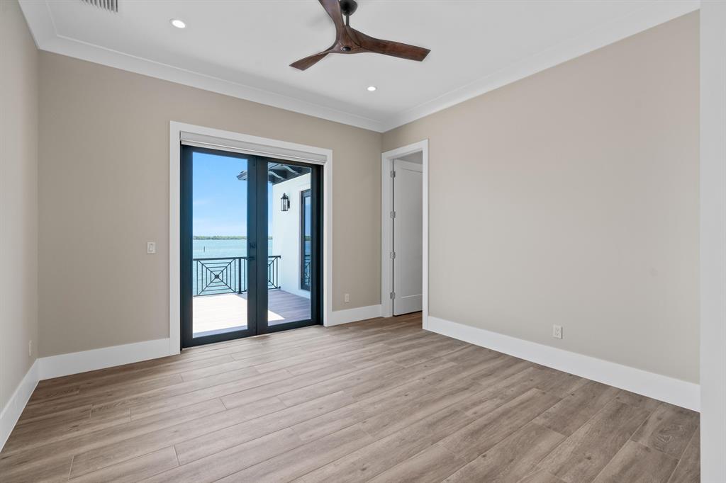 YACHT CLUB - Residential