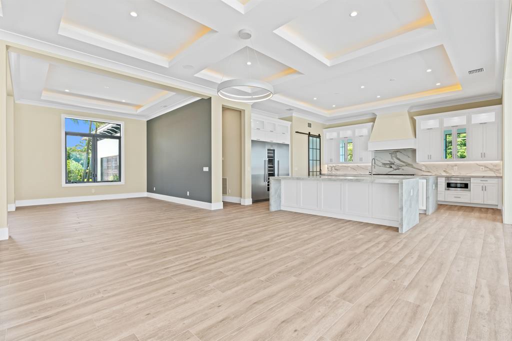 YACHT CLUB - Residential