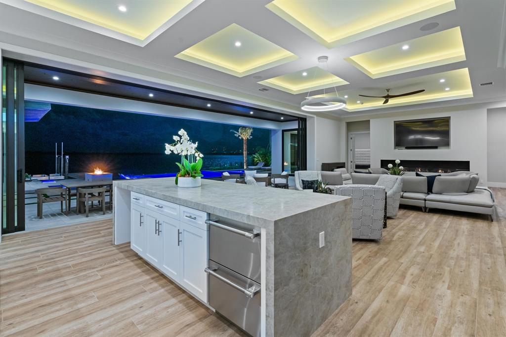 YACHT CLUB - Residential