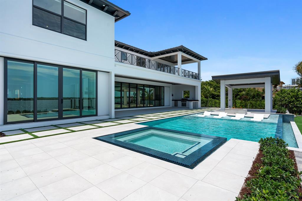 YACHT CLUB - Residential