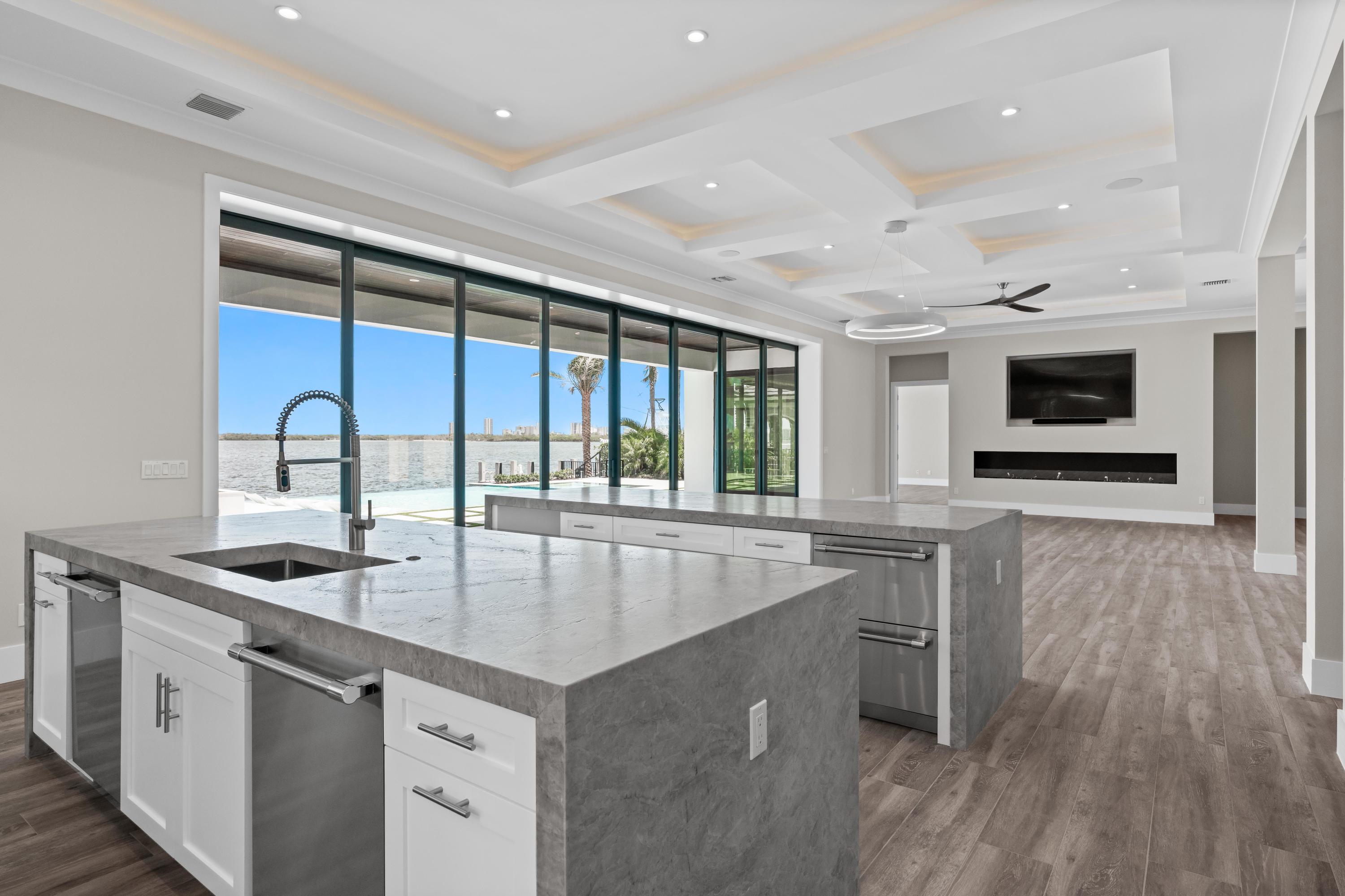 YACHT CLUB - Residential