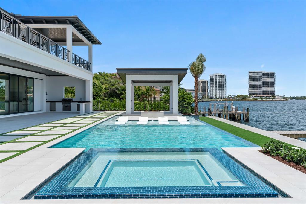 YACHT CLUB - Residential