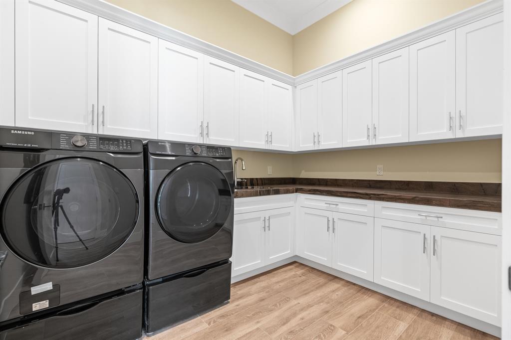 YACHT CLUB - Residential