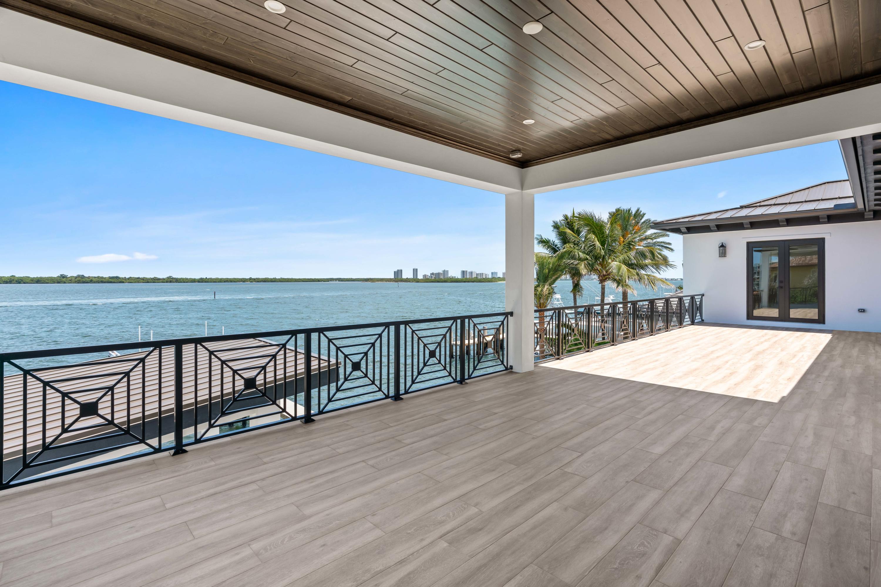 YACHT CLUB - Residential