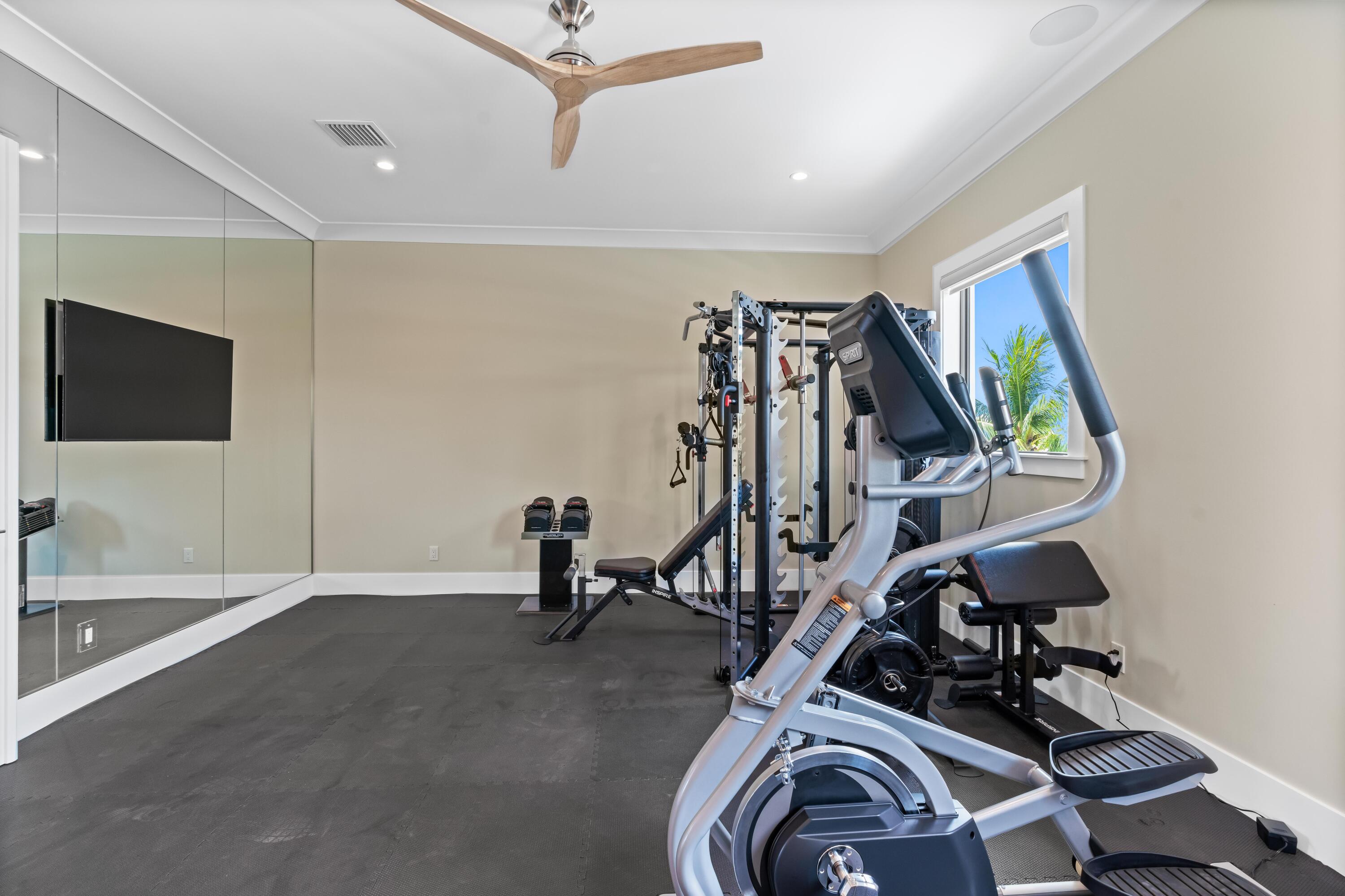 YACHT CLUB - Residential