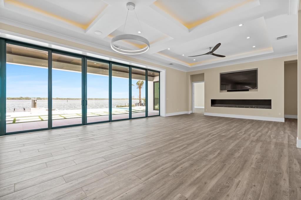 YACHT CLUB - Residential