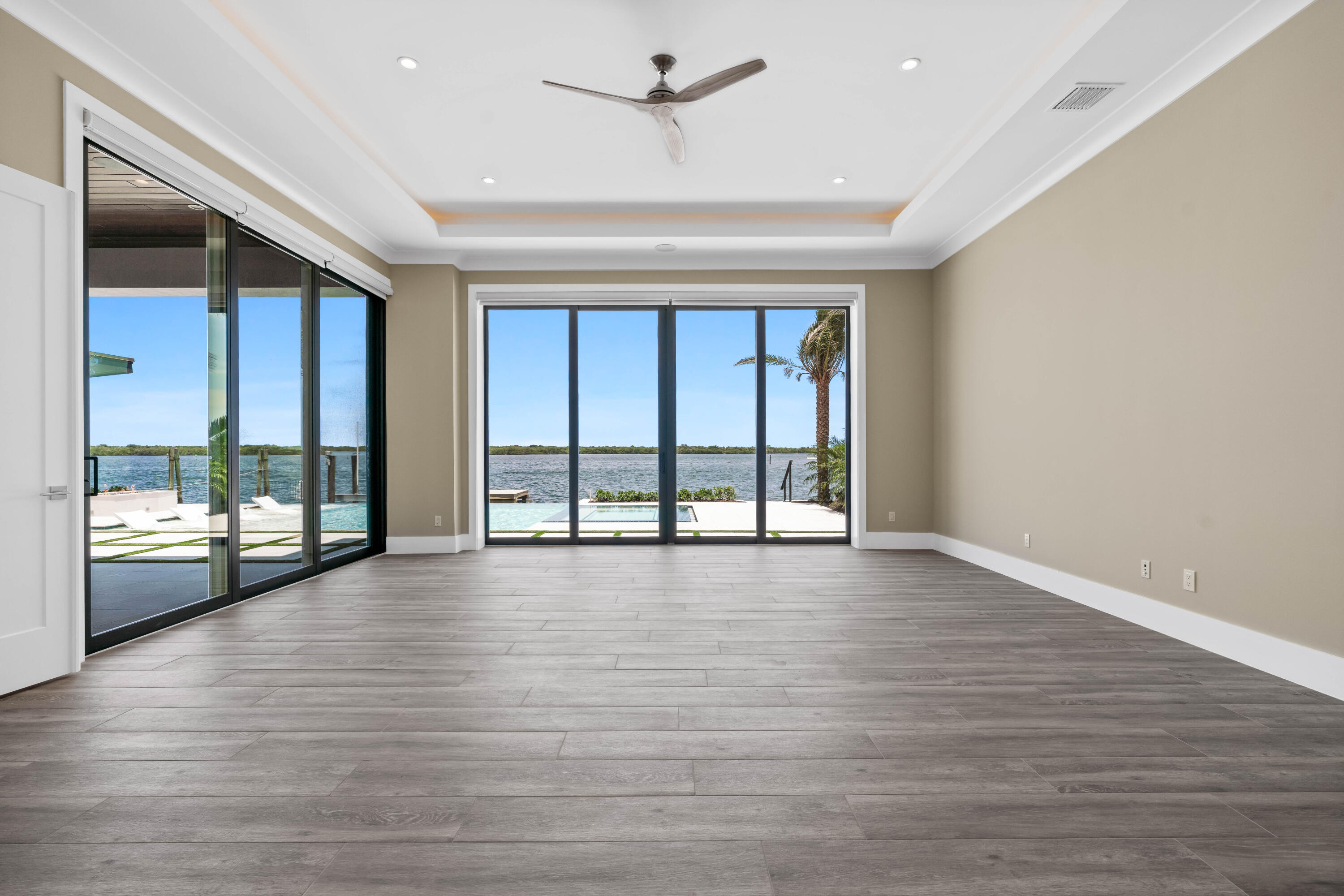 YACHT CLUB - Residential