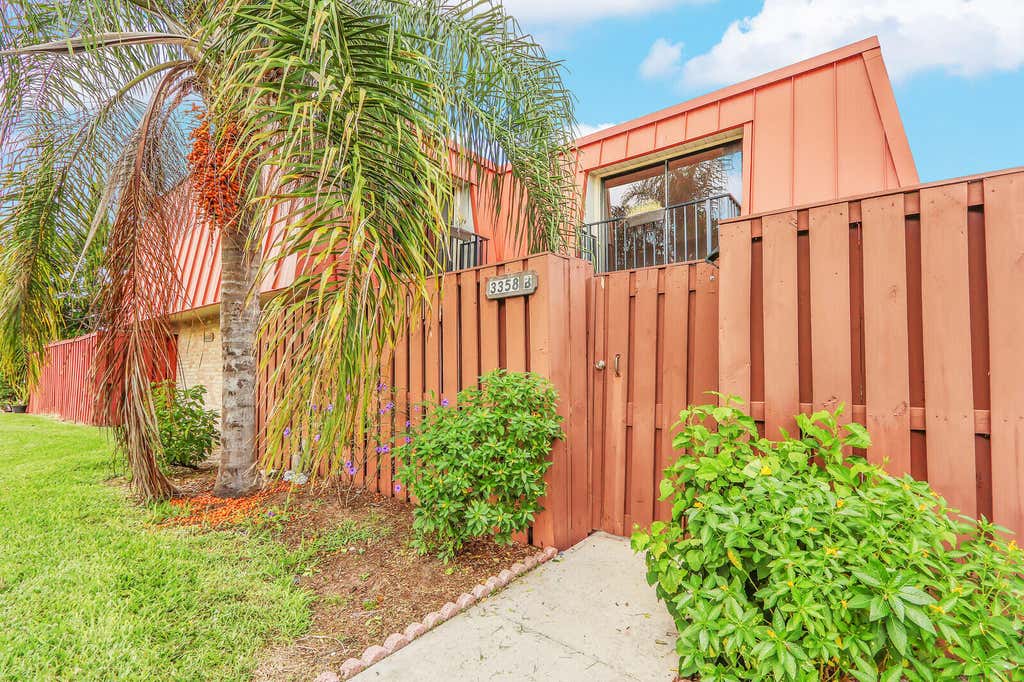 Photo of 3358 Meridian Way N #B, Palm Beach Gardens, FL 33410 (MLS # B26065854)