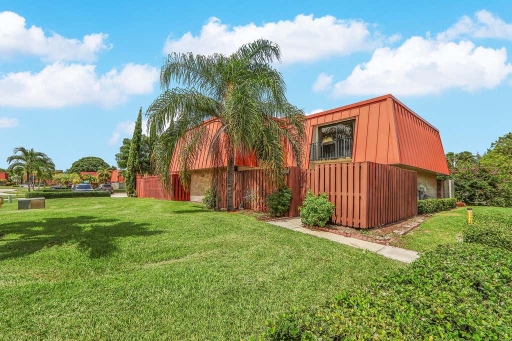 Photo of 3358 Meridian Way N #B, Palm Beach Gardens, FL 33410 (MLS # B26065854)