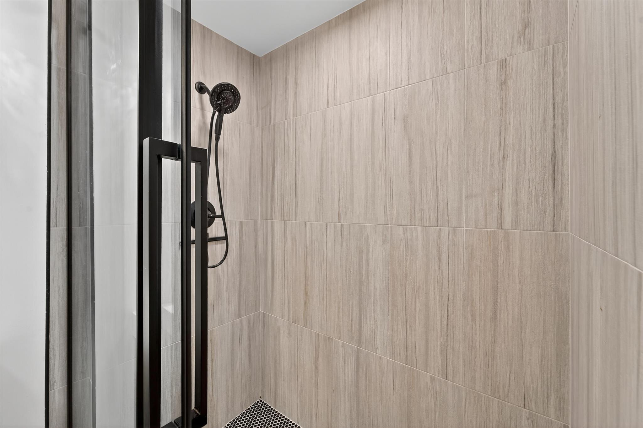 GARDEN LAKES AND GARDEN S - Residential Lease