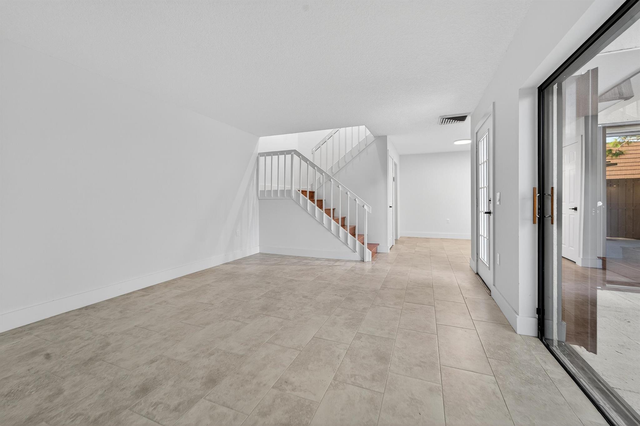 GARDEN LAKES AND GARDEN S - Residential Lease