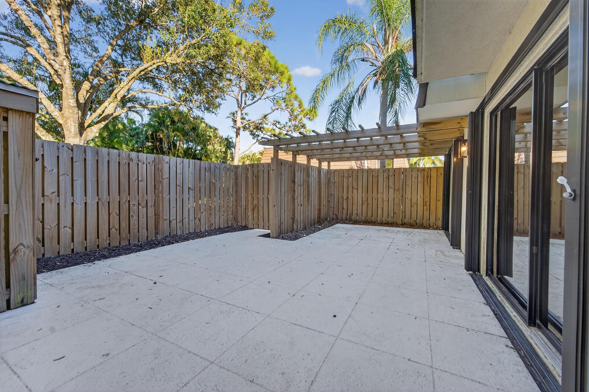 GARDEN LAKES AND GARDEN S - Residential Lease