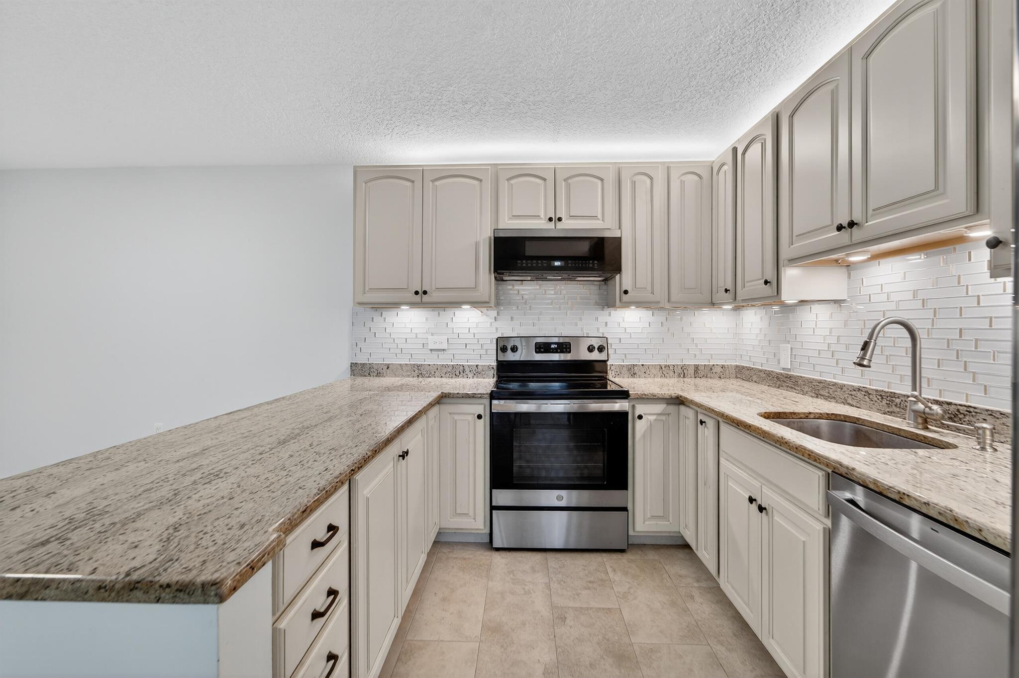 GARDEN LAKES AND GARDEN S - Residential Lease