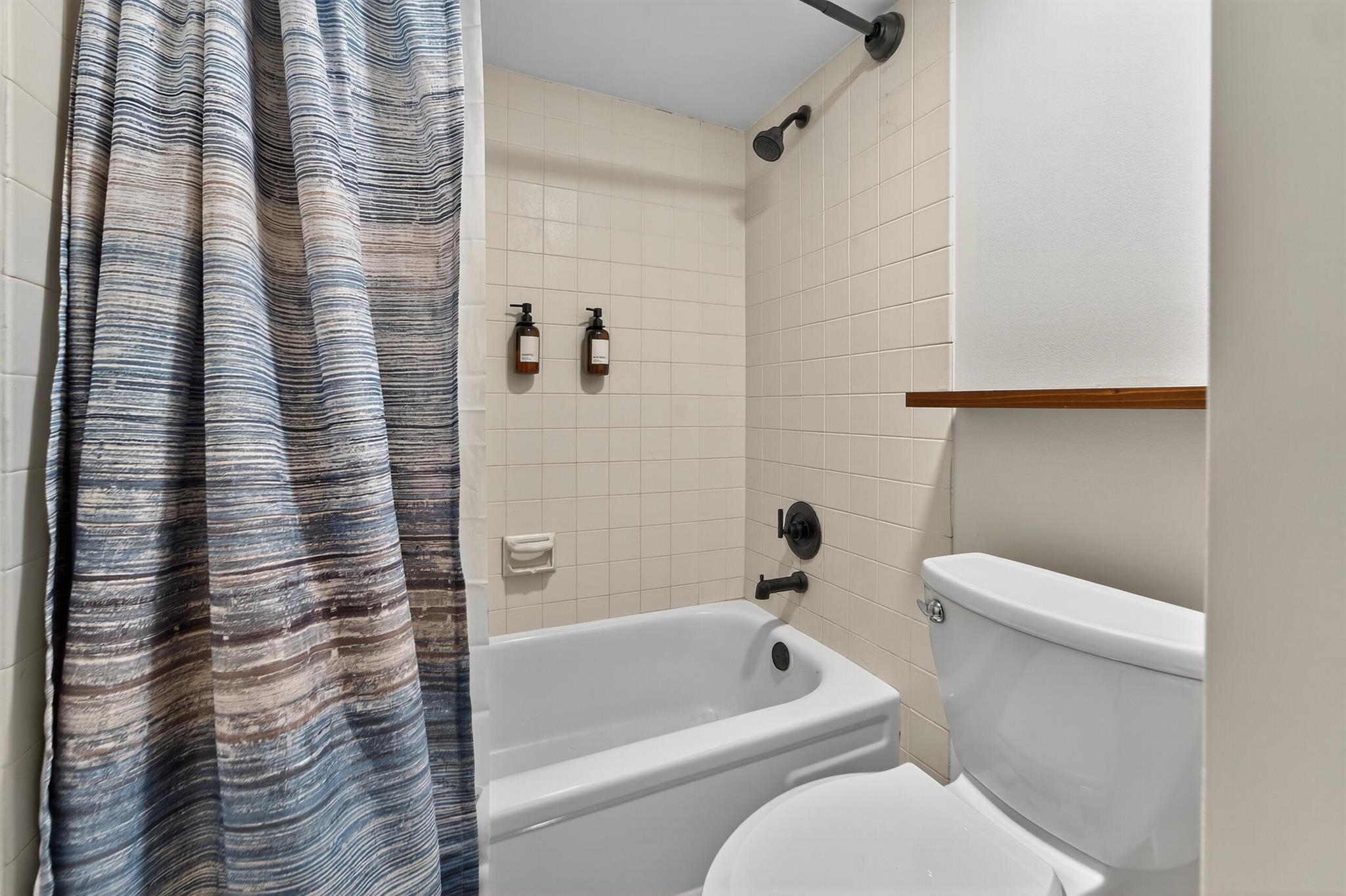 GARDEN LAKES AND GARDEN S - Residential Lease