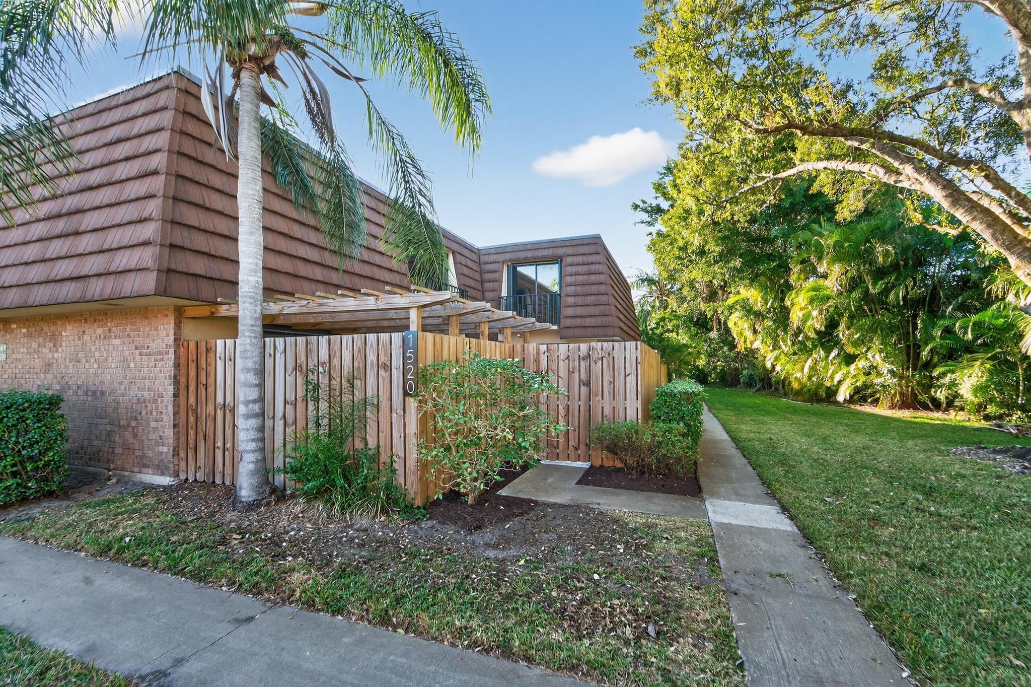 GARDEN LAKES AND GARDEN S - Residential Lease