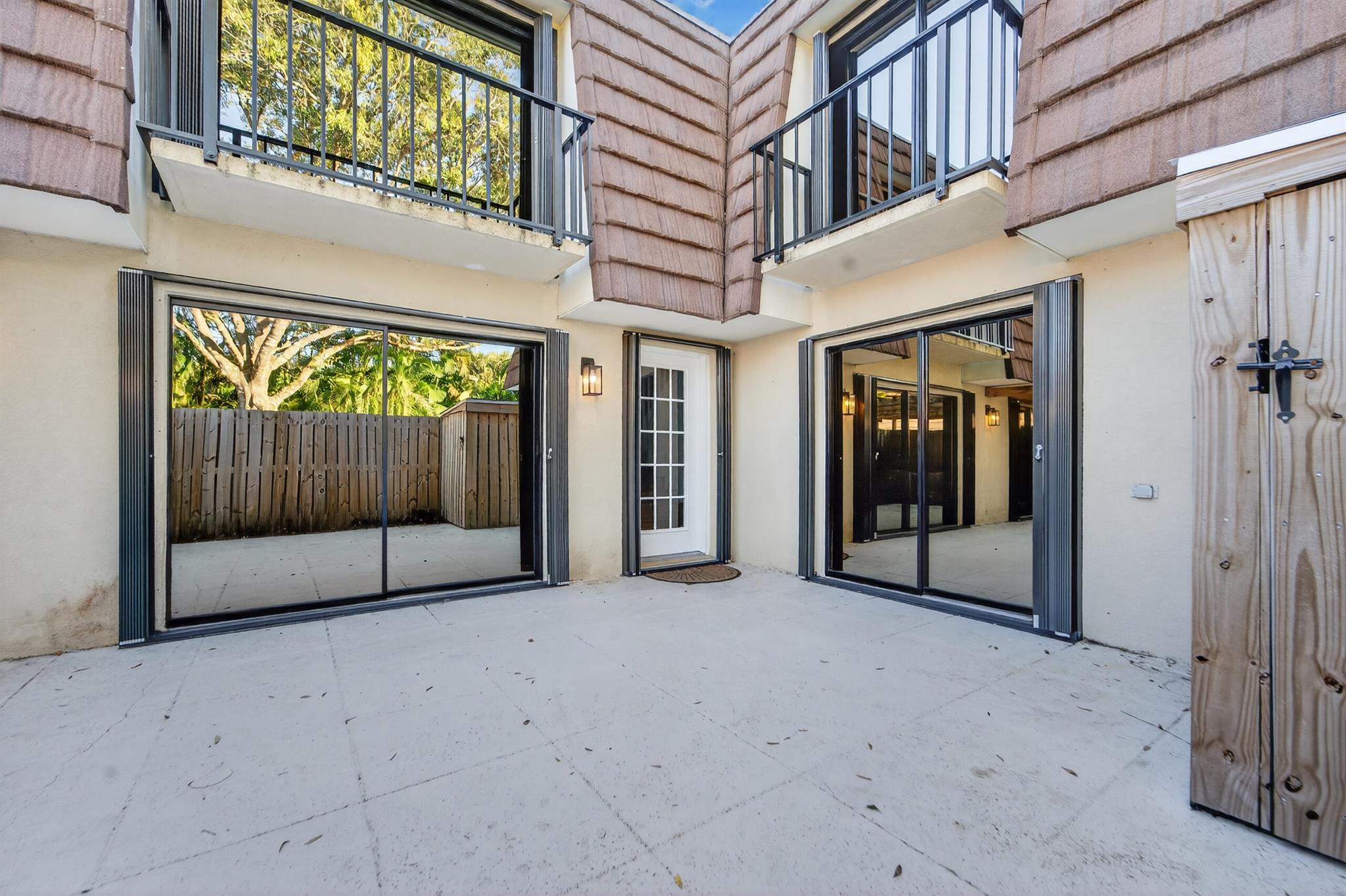 GARDEN LAKES AND GARDEN S - Residential Lease