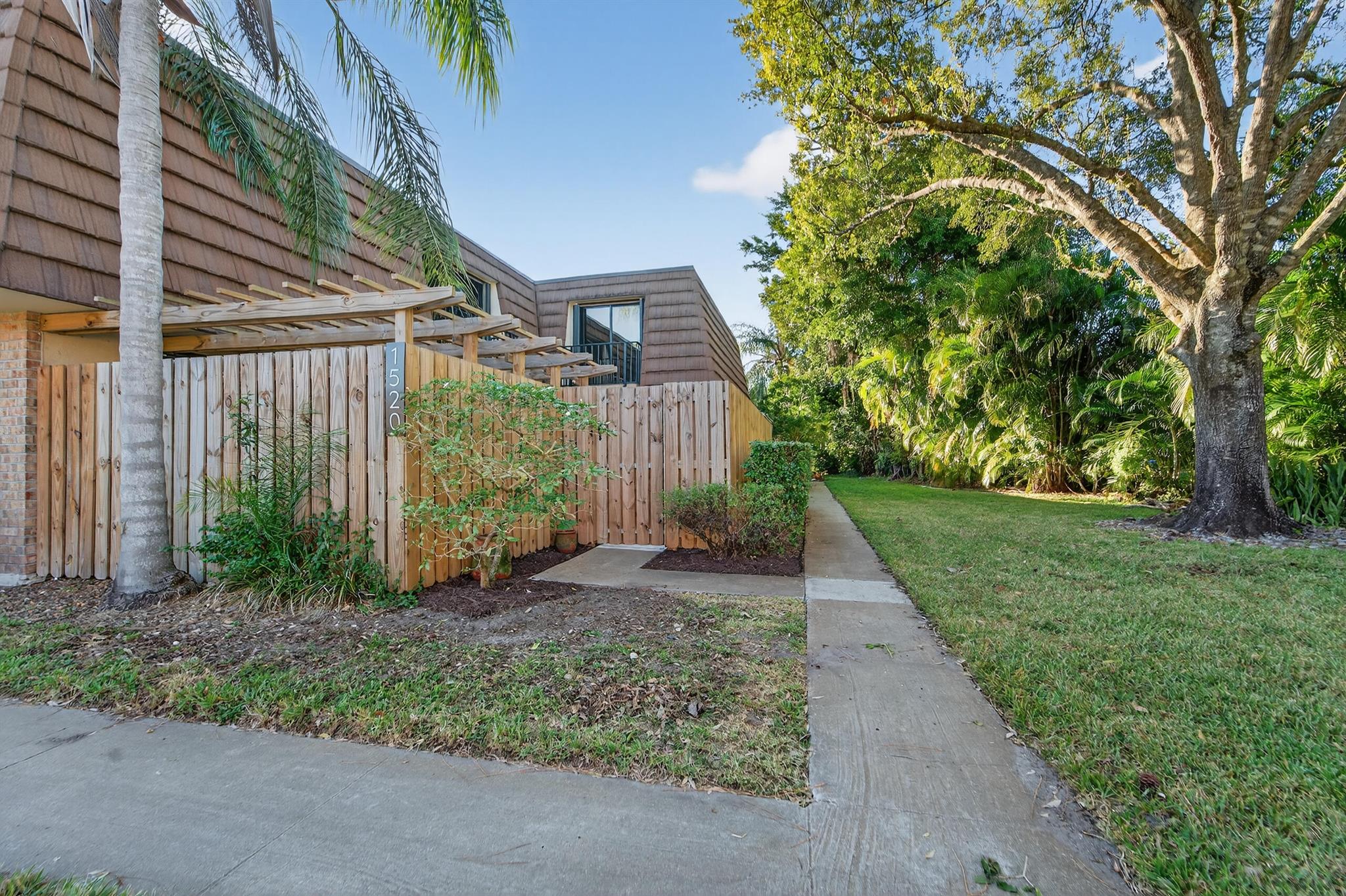 GARDEN LAKES AND GARDEN S - Residential Lease