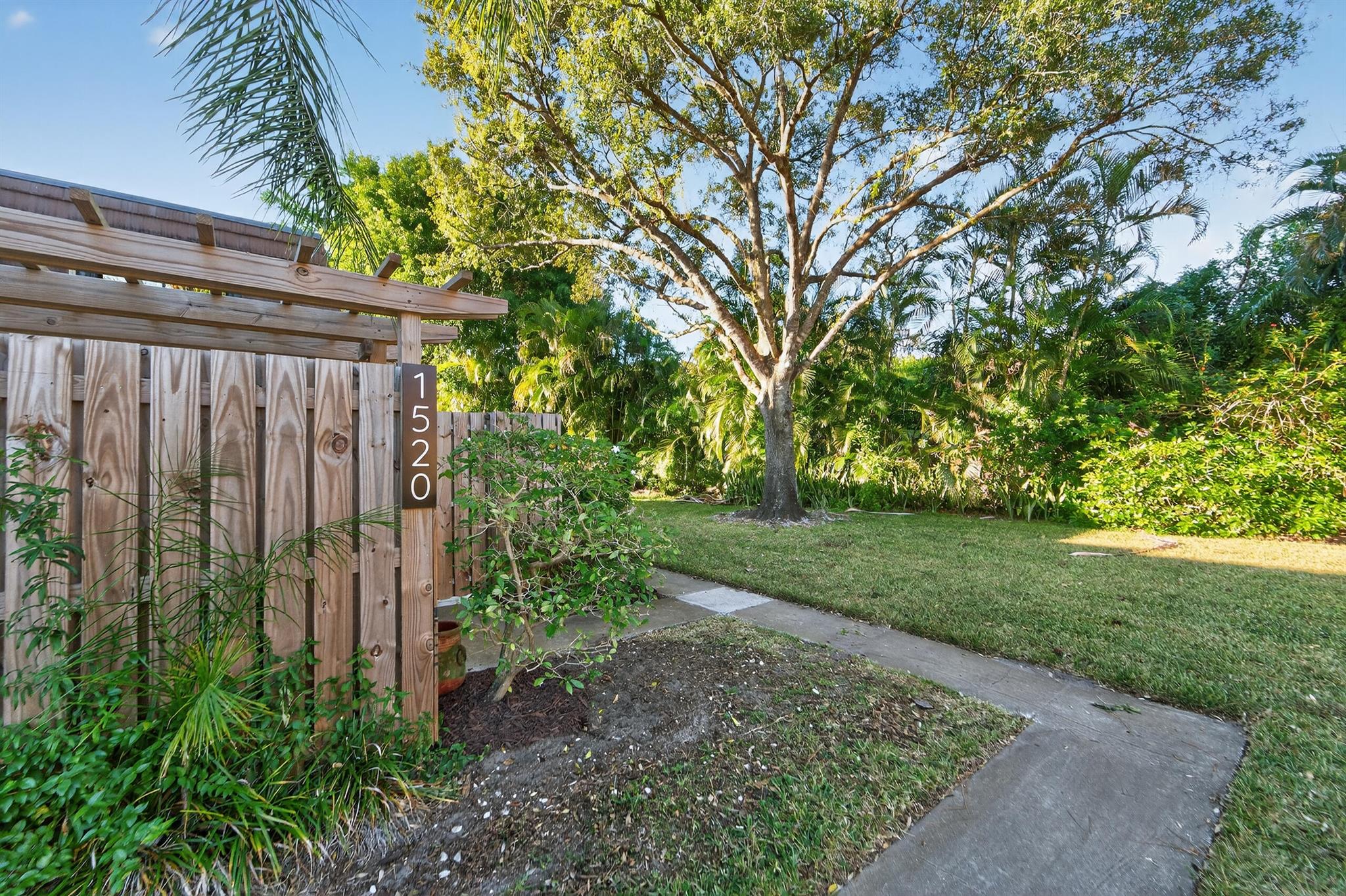 GARDEN LAKES AND GARDEN S - Residential Lease