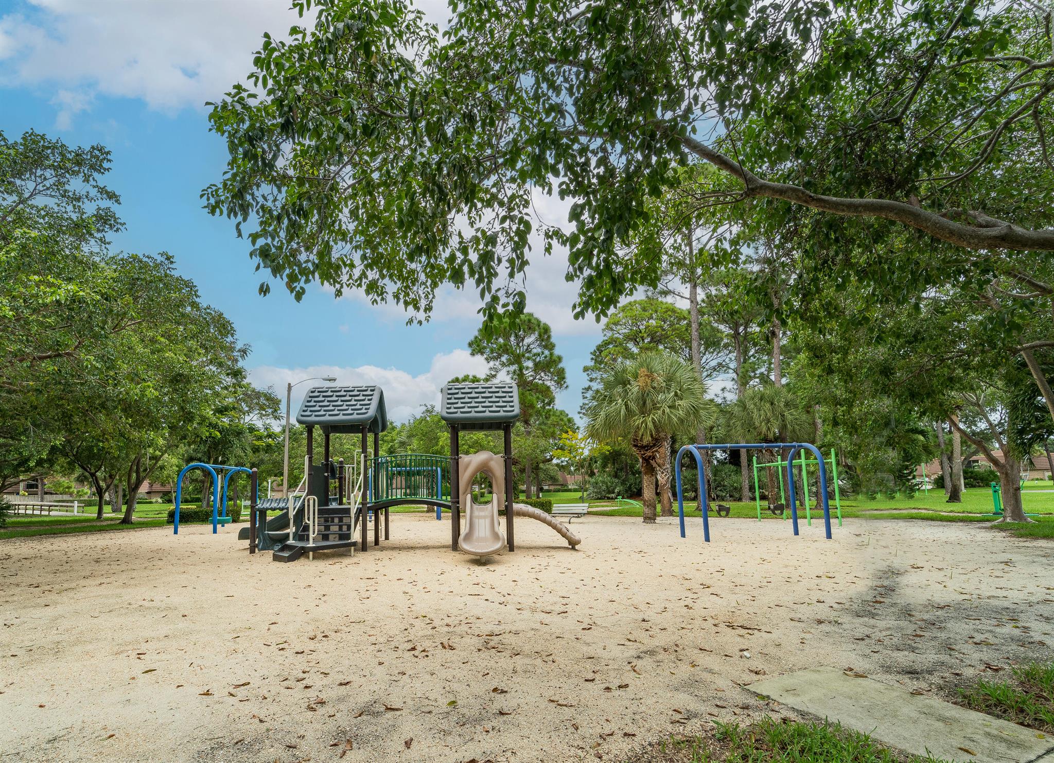 GARDEN LAKES AND GARDEN S - Residential Lease