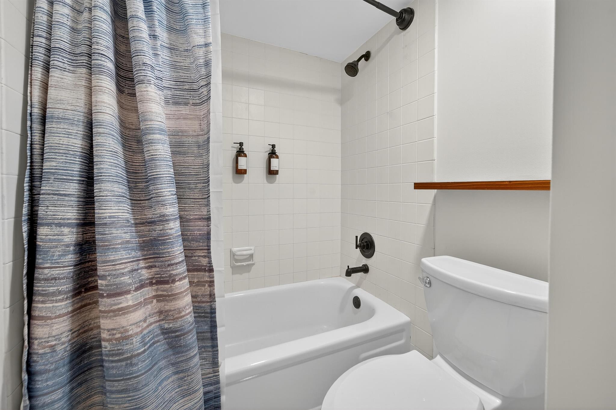 GARDEN LAKES AND GARDEN S - Residential Lease