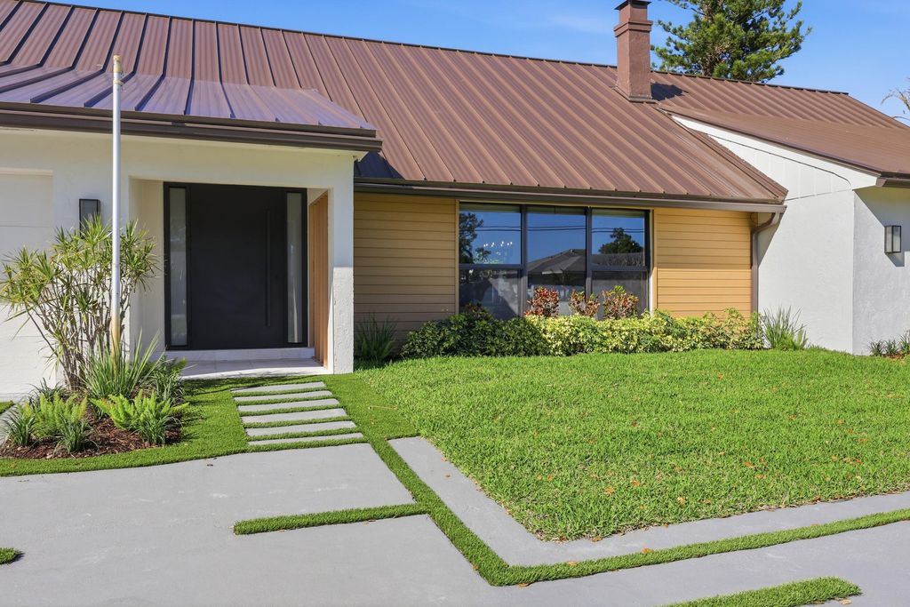 Photo of 342 N Fairway N, Tequesta, FL 33469 (MLS # B26003036)