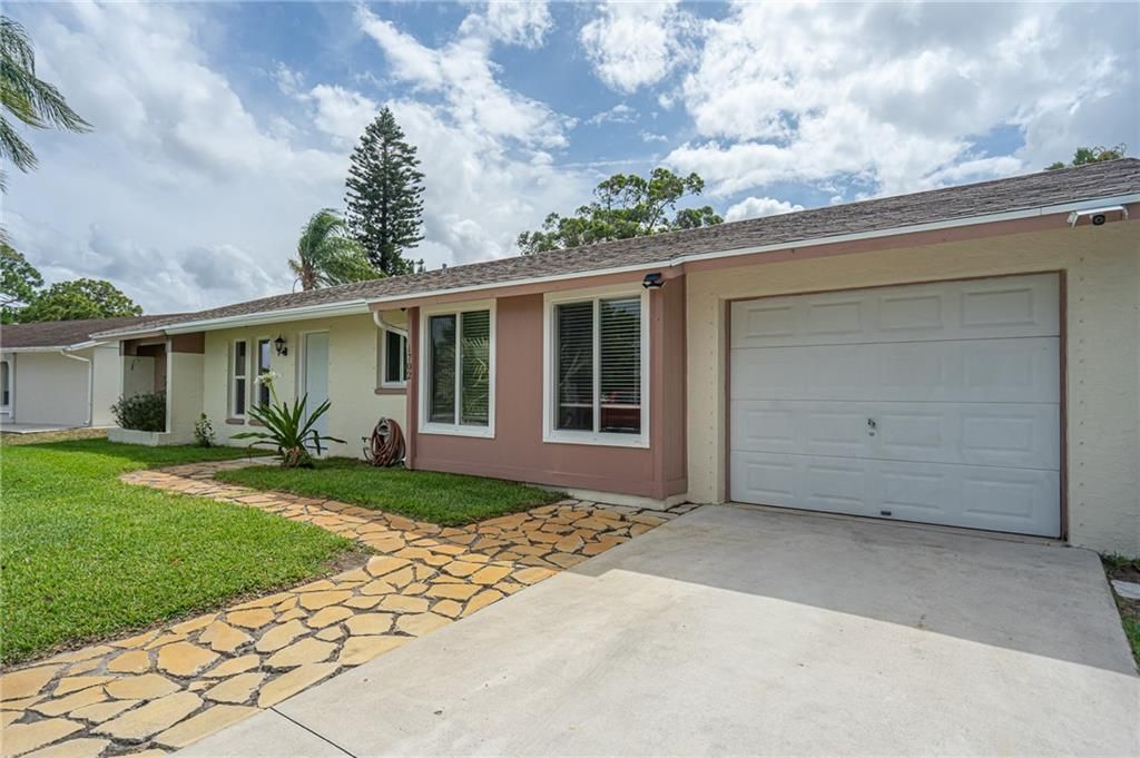 Photo of 1702 SE Burgundy Ln, Port Saint Lucie, FL 34952 (MLS # F10285381)