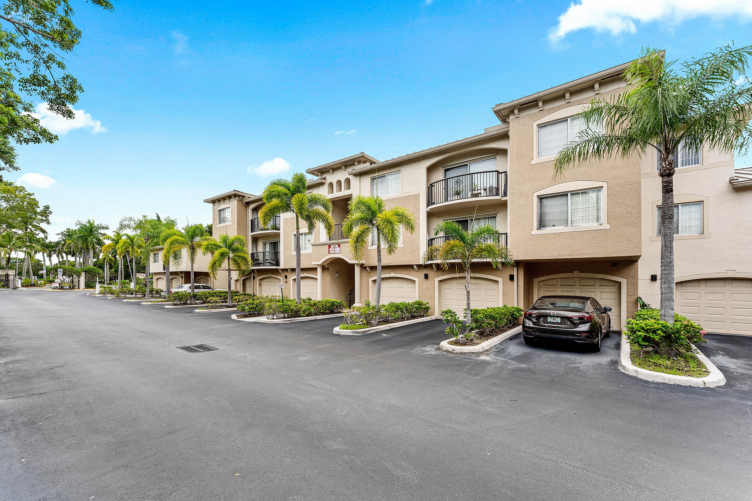 200 Crestwood Court N 211