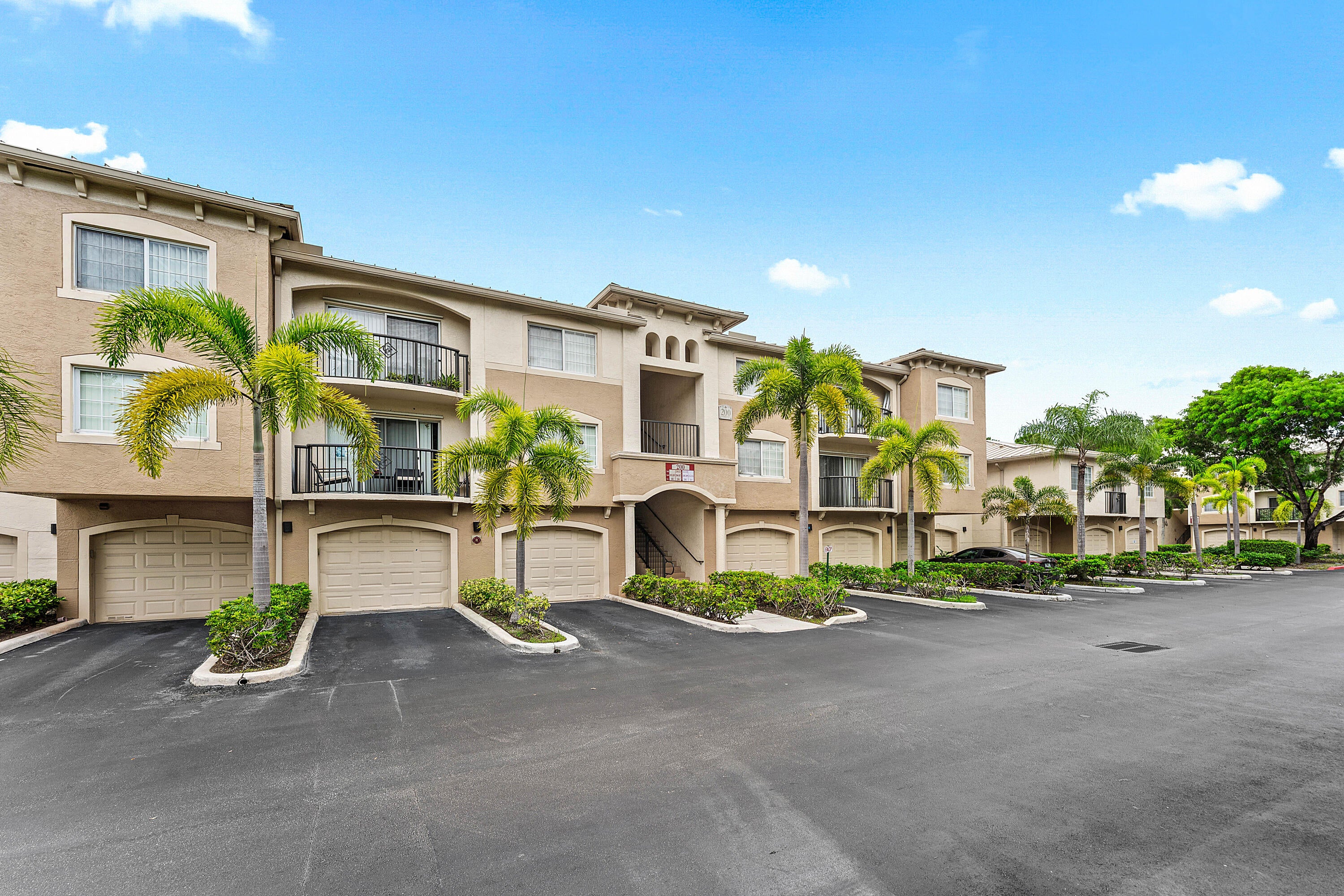 200 Crestwood Court N 211