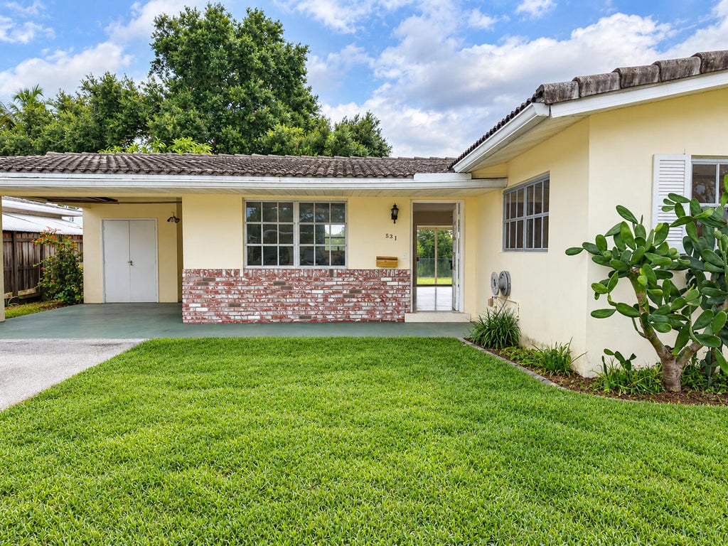 Photo of 531 SW 11TH Avenue, Hallandale Beach, FL 33009 (MLS # B26077153)