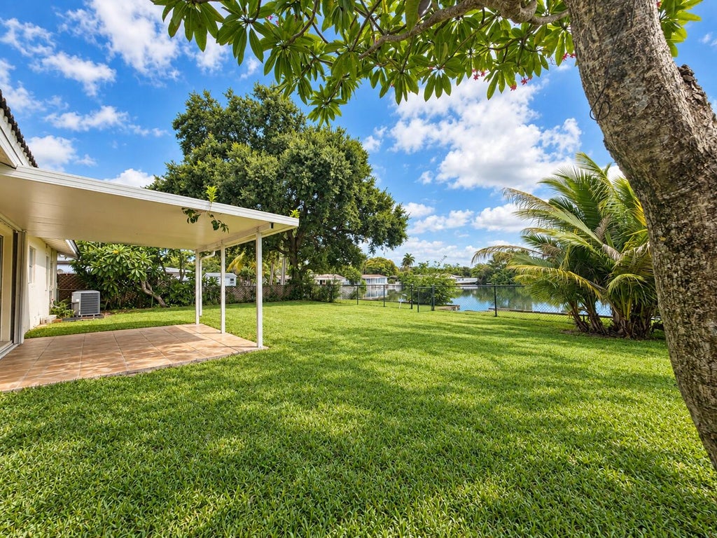 Photo of 531 SW 11TH Avenue, Hallandale Beach, FL 33009 (MLS # B26077153)