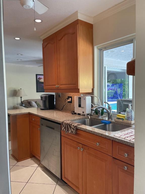 3313 Sherwood Boulevard