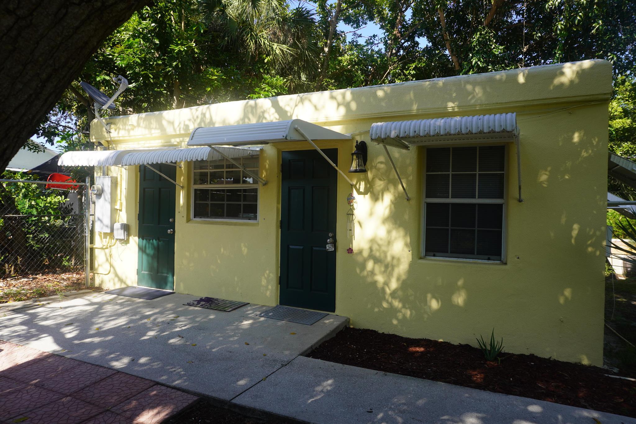 Adorable studio for rent privately situated behind the main house. Come live in the heart of West Palm Beach. Bright, airy, and recently renovated. A functional new kitchenette and shared laundry available. Private entrance and fully fenced yard. Minutes to all the action West Palm Beach has to offer, 15 minutes to Palm Beach International Airport, 10 minutes to Palm Beach Island.