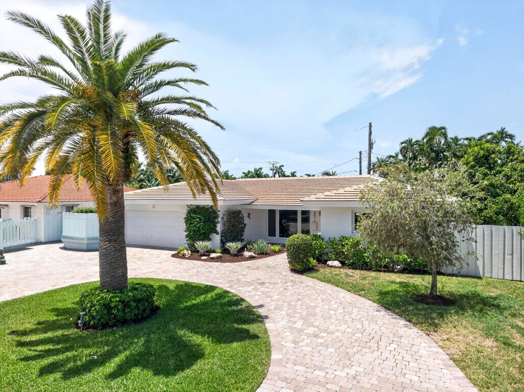Photo of 3011 NE 47th Street, Fort Lauderdale, FL 33308 (MLS # B26054649)