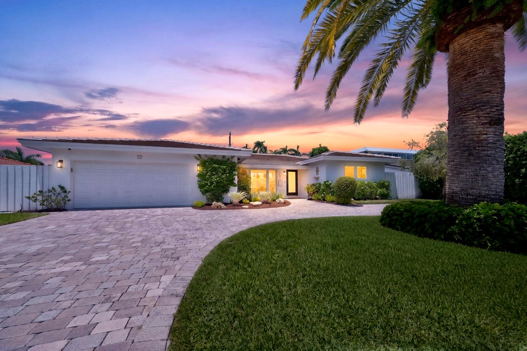 Photo of 3011 NE 47th Street, Fort Lauderdale, FL 33308 (MLS # B26054649)