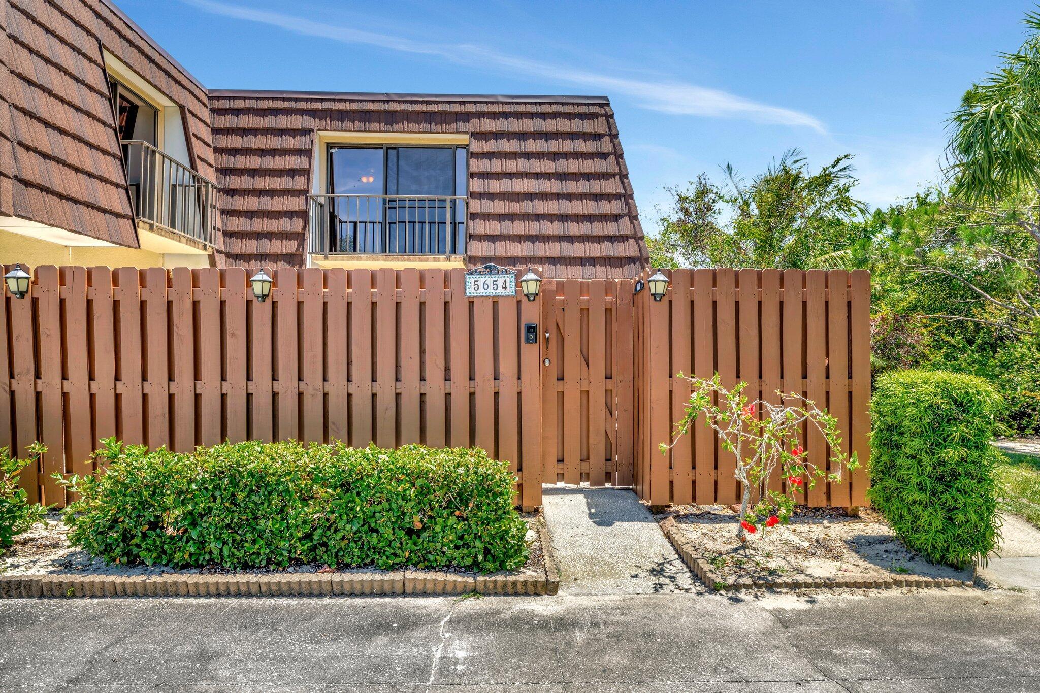 GREAT LOCATION, AT A GREAT SMALL & QUIET COMMUNITY IN STUART. NORTH EAST EXPOSURE NEXT TO THE PRESERVE, GIVING THE FRESH BREEZE ALL YEAR AROUND. ENJOY LIFE AND COME MAKE THIS UNIT YOUR HOME. NEW CARPET UPSTAIRS. LOW HOA WHICH OFFERS 2 SWIMMING POOL, 6 PICKLEBALL AND 2 TENNIS, 4 RACQUETBALL COURTS, WALKING PATH AND BOARDWALK. SMALL QUIET BEACH AT THE END OF COVE ROAD