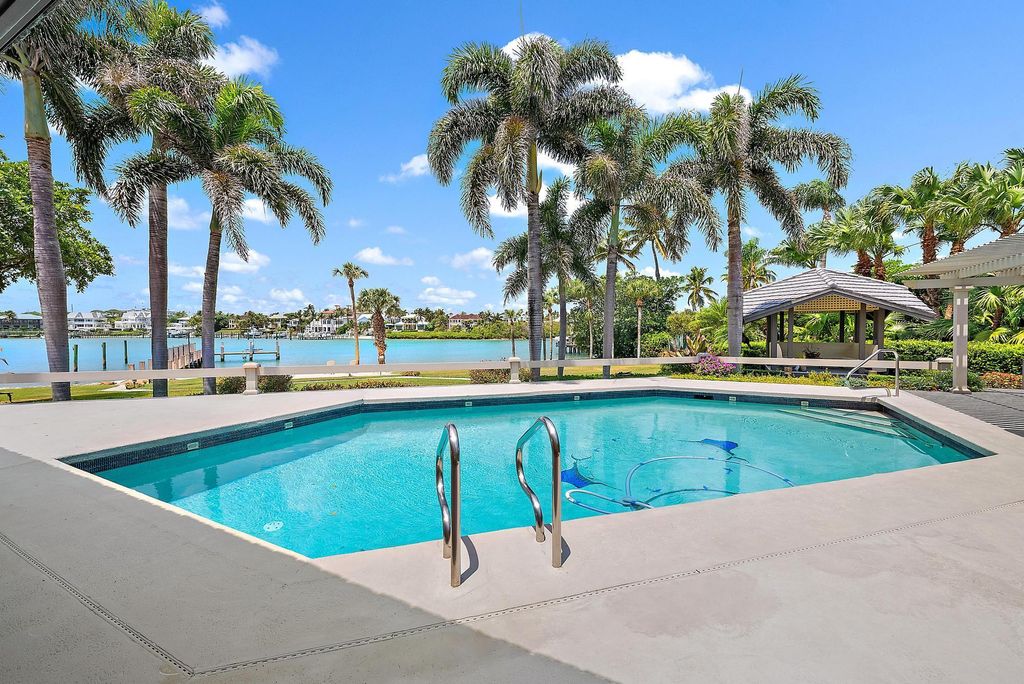 Photo of 500 S Beach Road, Hobe Sound, FL 33455 (MLS # R11102080)