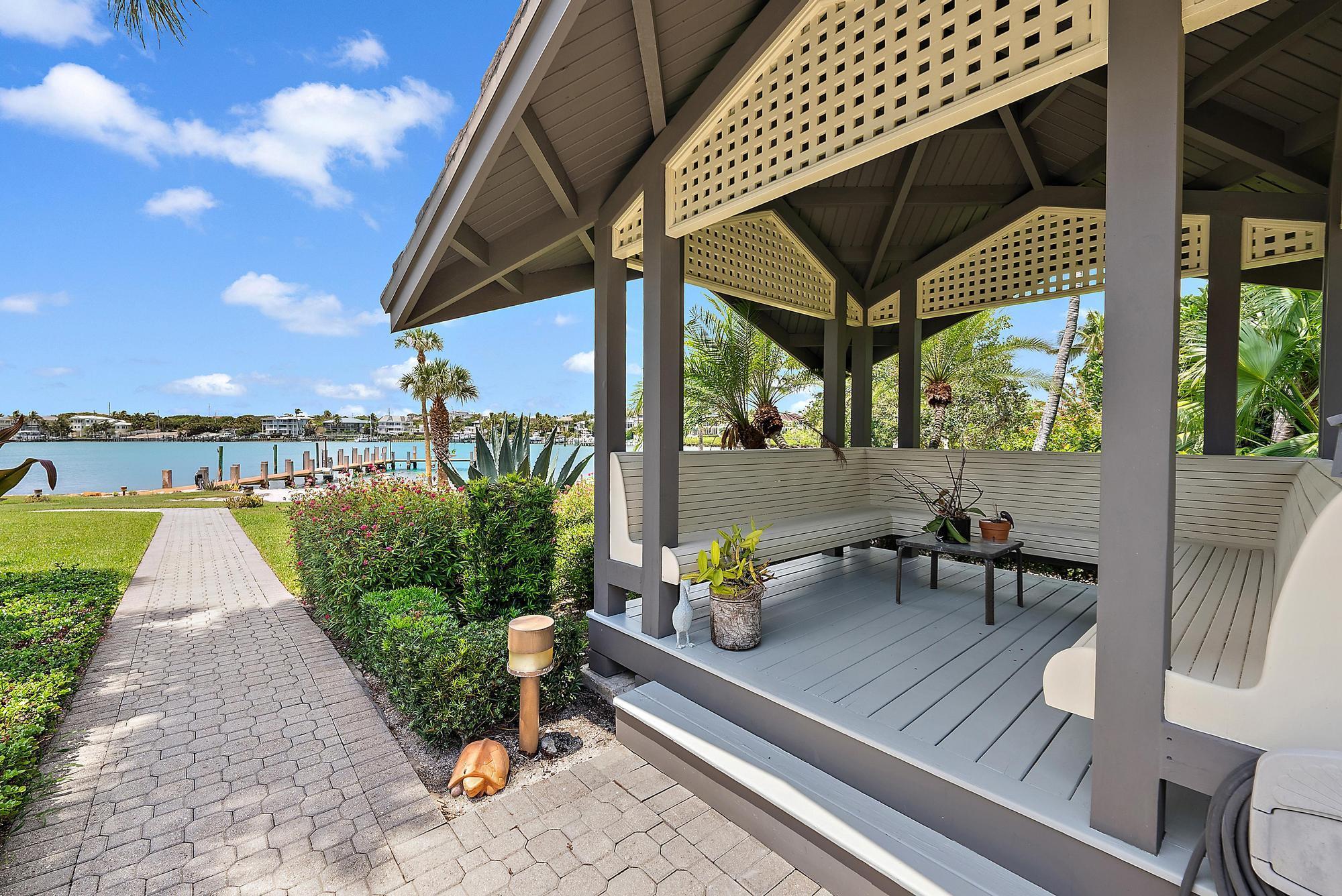 Blowing Rocks - Residential