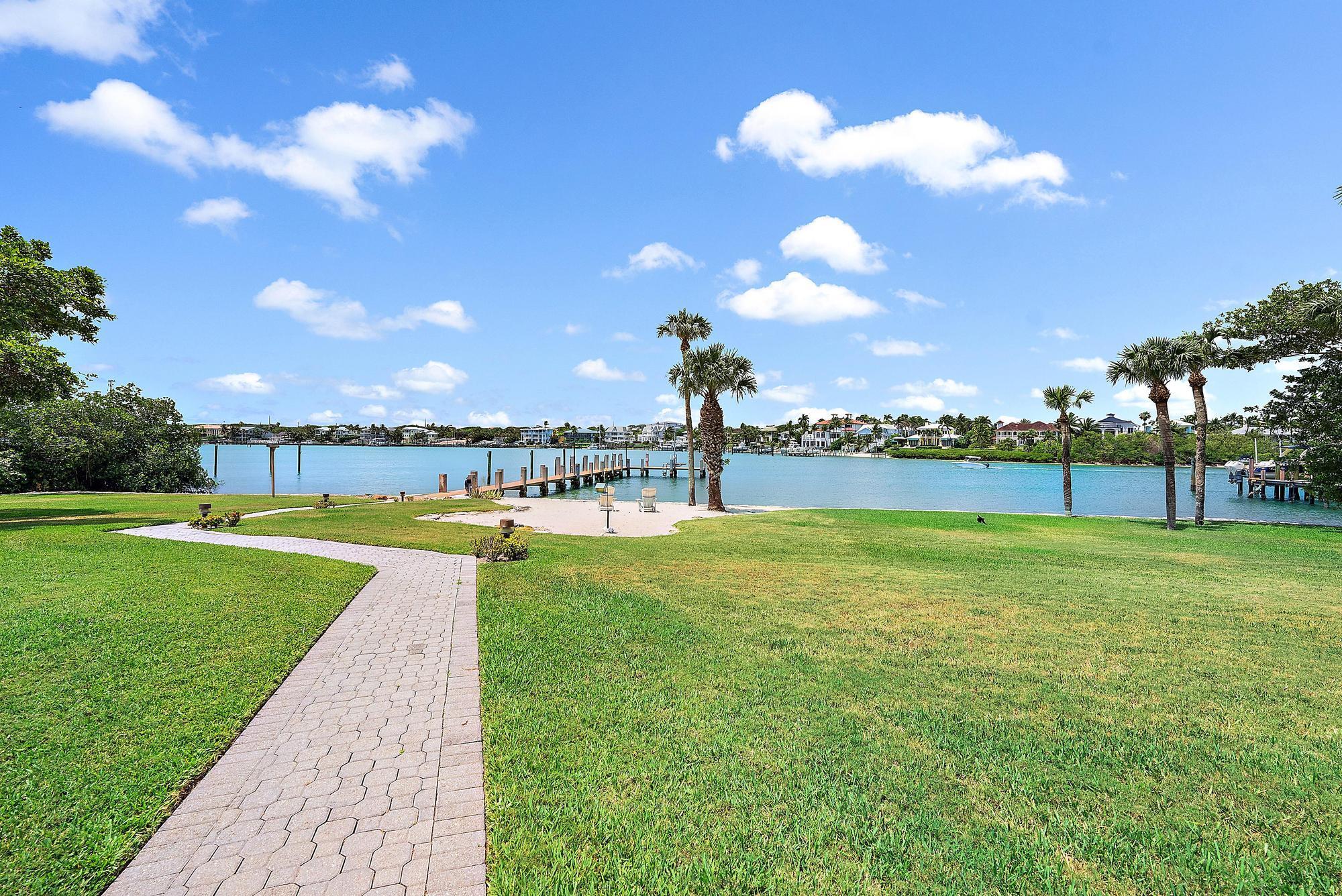 Blowing Rocks - Residential