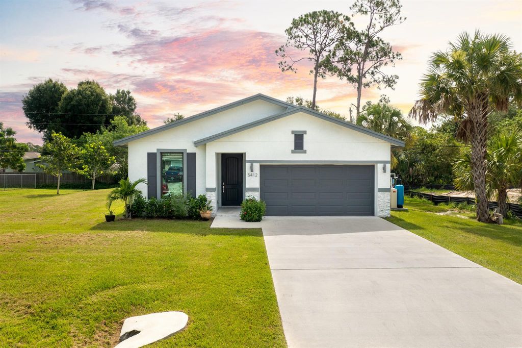 Photo of 5412 Deleon Avenue, Fort Pierce, FL 34951 (MLS # R10907722)