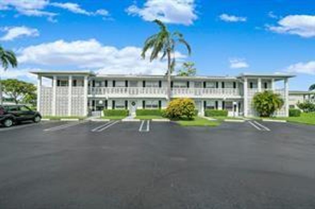 Photo of 2411 Papaya Dr Dr #103, Delray Beach, FL 33445 (MLS # F10319438)