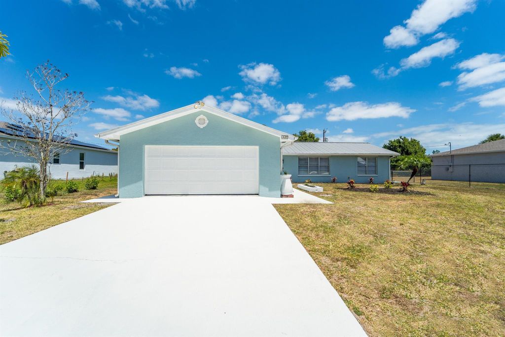 Photo of 361 NE Genesee Avenue, Port Saint Lucie, FL 34983 (MLS # R11087147)