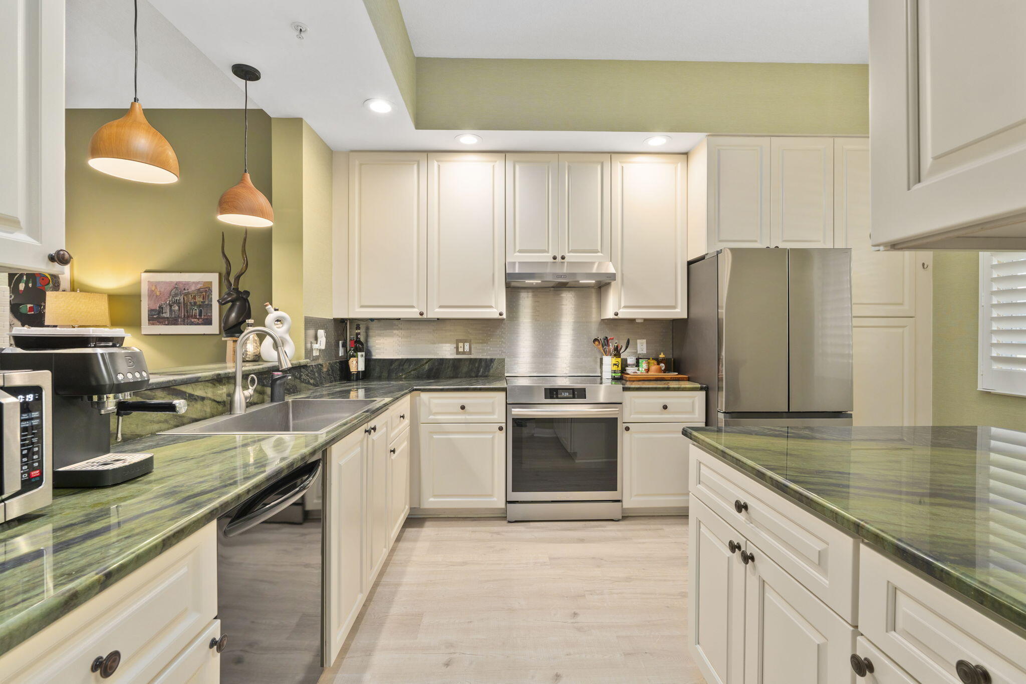 HARBOUR ISLE AT HUTCHINSON ISLAND WEST, A CONDOMIN - Residential