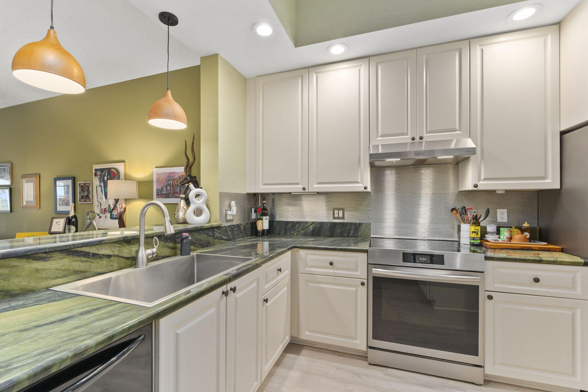 HARBOUR ISLE AT HUTCHINSON ISLAND WEST, A CONDOMIN - Residential