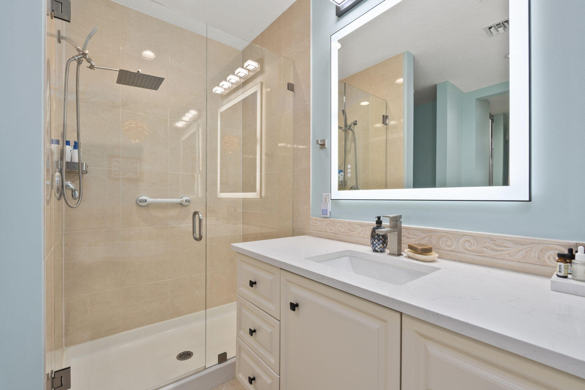 HARBOUR ISLE AT HUTCHINSON ISLAND WEST, A CONDOMIN - Residential